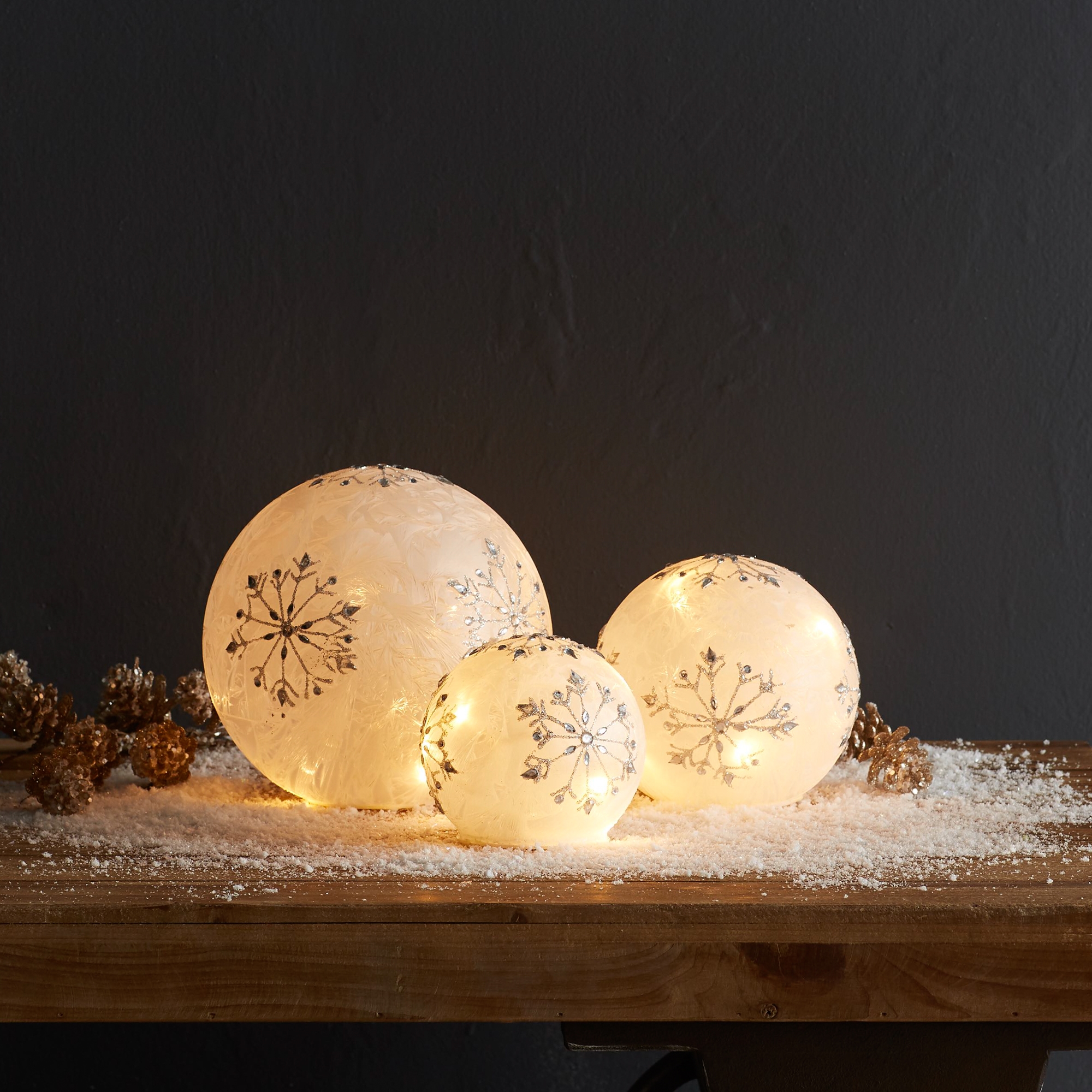 LED Snowflake Globes w/6 Hour Timer (Set of 3) 4