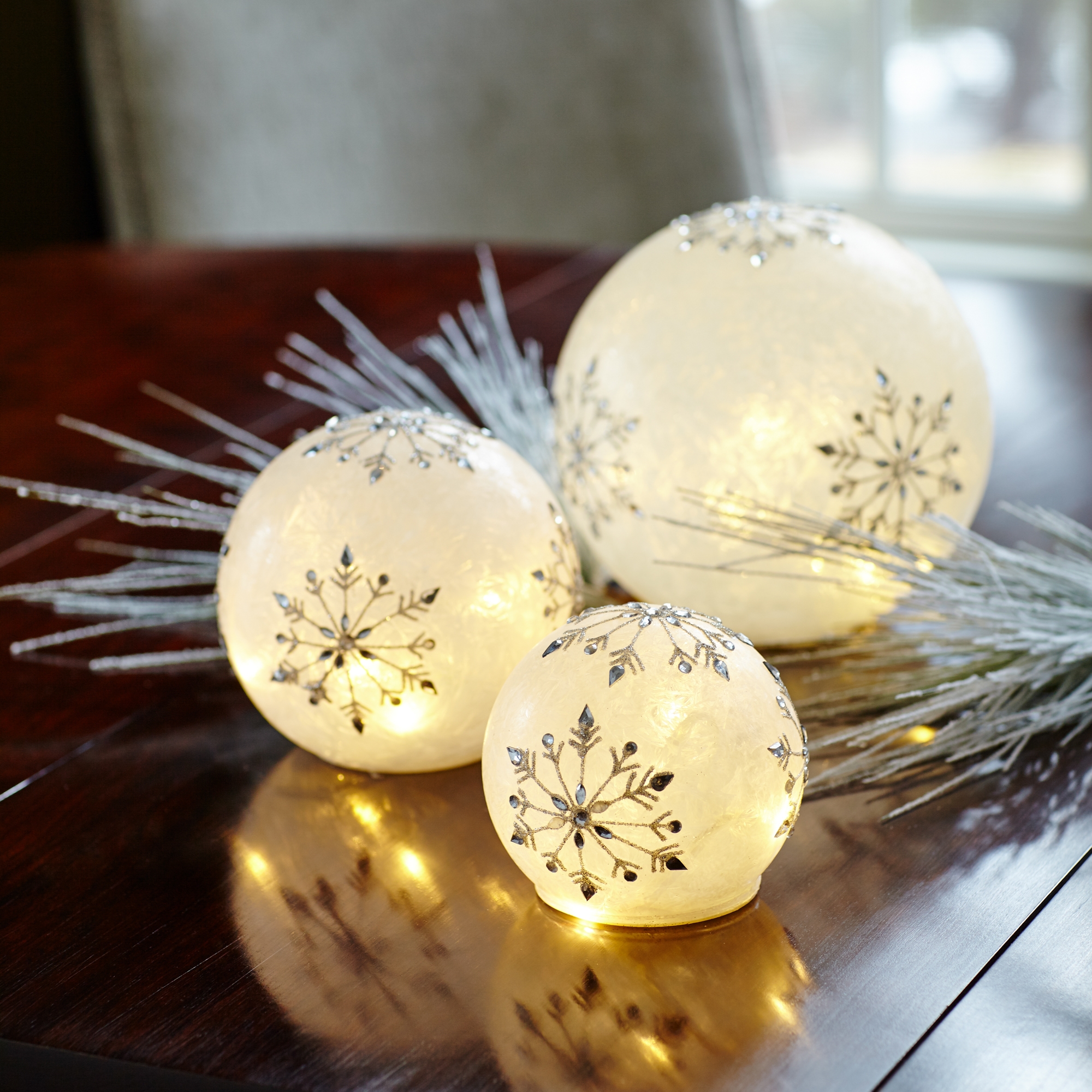 LED Snowflake Globes w/6 Hour Timer (Set of 3) 4